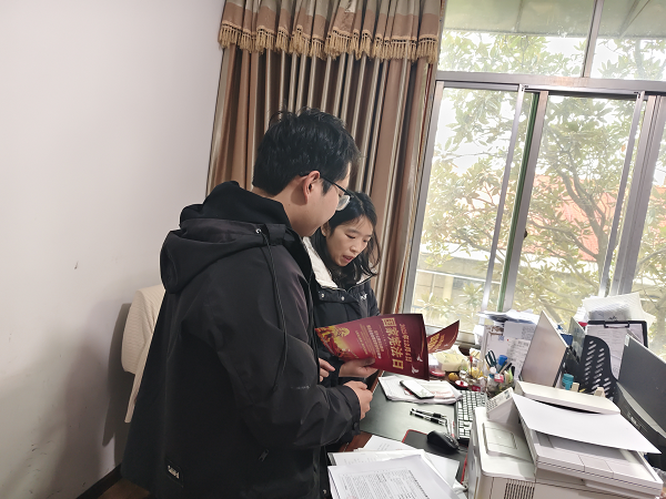 科技賦能法治，服務惠企便民——雙清區科工信局開展2025年‘政務公開主題日’暨‘12·4’國家憲法日系列宣傳活動